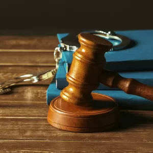 Posiadanie nieznacznej ilości narkotyków na własny użytek – czy jest karalne?